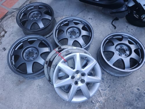 យ៉ាន់ Touring