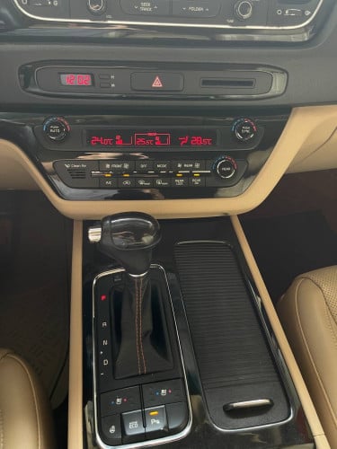 💰មានសេវាកម្មបង់រំលស់100% បង់120$-250$🚗KIA CARNIVAL  2016 V6  Full option  ប្រើសាំង