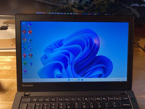 13inch Lenovo X250 i5 5th gen 8gb ssd 256gb dual battery