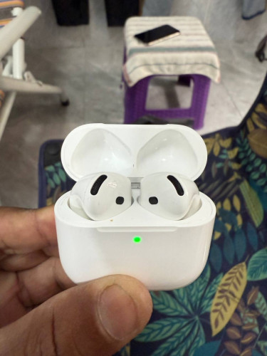 AirPods 4 ANC