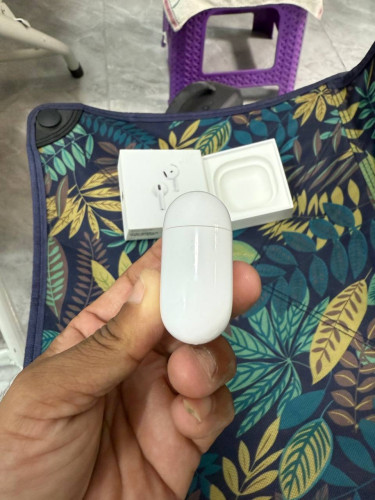 AirPods 4 ANC