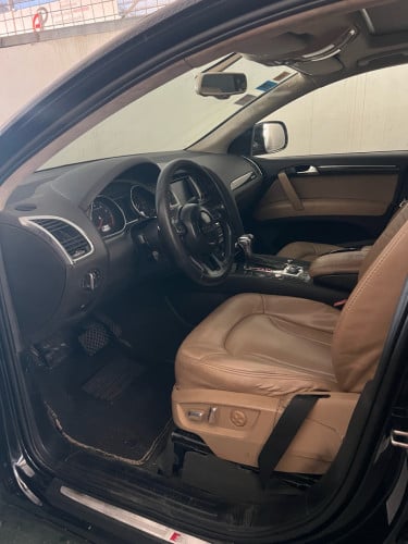 Audi Q7, ឆ្នាំ012 (បង់រំលស់100%)