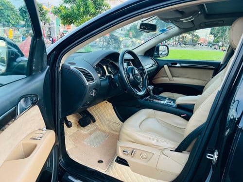 Audi Q7, ឆ្នាំ012 (បង់រំលស់100%)
