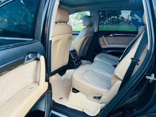 Audi Q7, ឆ្នាំ012 (បង់រំលស់100%)