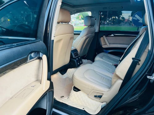 Audi Q7, ឆ្នាំ012 (បង់រំលស់100%)