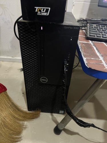 Dell second hand នៅ 90%
