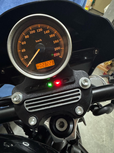 Harley 883R ខ្ចី