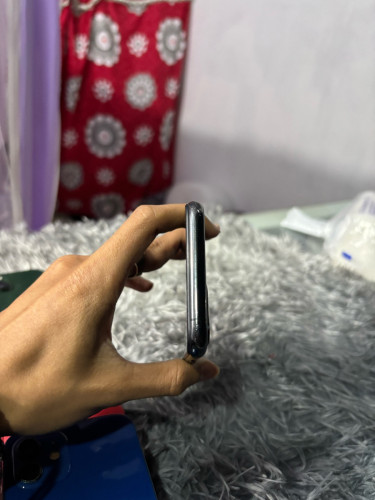 IPhone 11bro អេក្រុងថ្មីអត់ស្កេន ថ្ម80%
