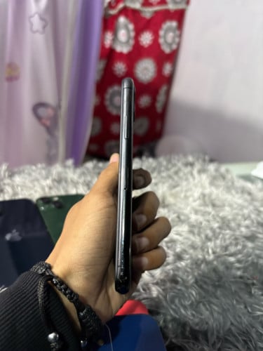 IPhone 11bro អេក្រុងថ្មីអត់ស្កេន ថ្ម80%