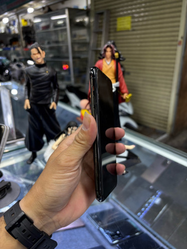 Iphone11Proតូច 64G Sim2 eSIM ម៉ាសុីនសានុំស្រុីន សឹកថាច់