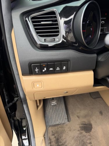 KIA carnival 2015 5ប៊ូតង់