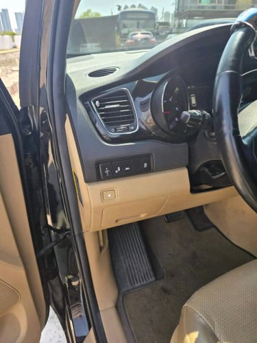 Kia Carnival Hi-Limousine 2019 full option