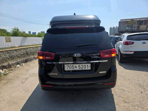 Kia Carnival Hi-Limousine 2019 full option