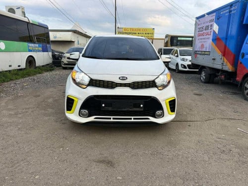 Kia morning 2017year តម្លៃ 10800 ចចារបាន