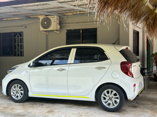Kia morning 2017year តម្លៃ 10800 ចចារបាន