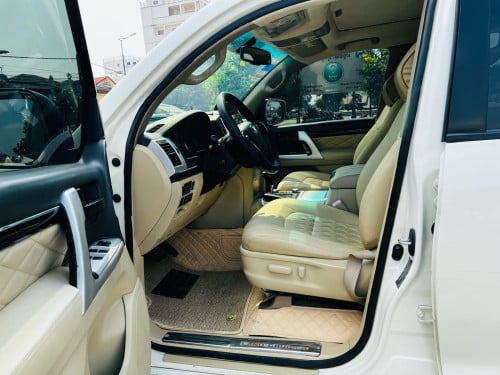 Landcruiser 09 up 021 (បង់រំលស់100%)