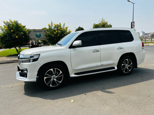 Landcruiser 09 up 021 (បង់រំលស់100%)