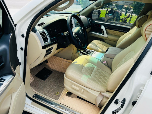 Landcruiser 09 up 021 (បង់រំលស់100%)