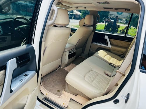 Landcruiser 09 up 021 (បង់រំលស់100%)