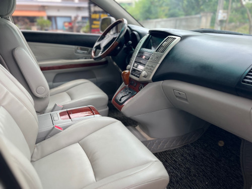 Lexus 330 pong 1 2004 នៅថ្មីណាស់