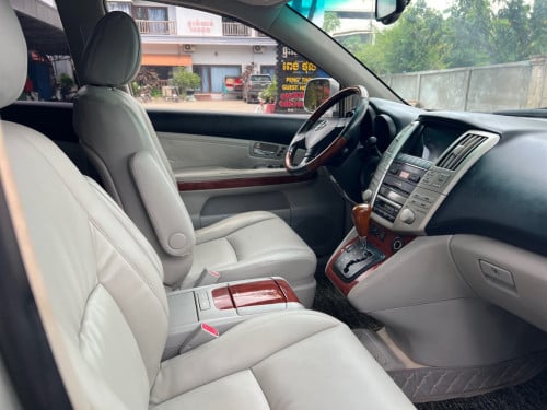Lexus 330 pong 1 2004 នៅថ្មីណាស់