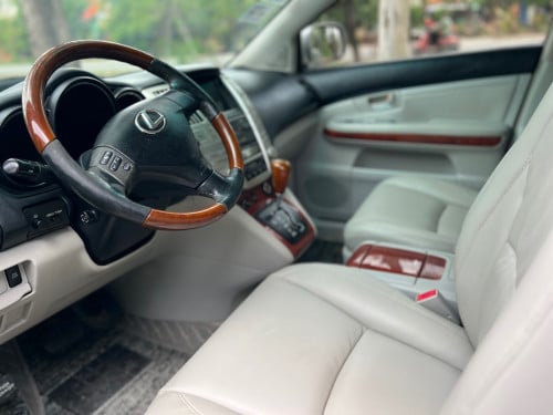 Lexus 330 pong 1 2004 នៅថ្មីណាស់