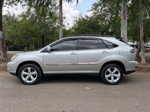 Lexus 330 pong 1 2004 នៅថ្មីណាស់