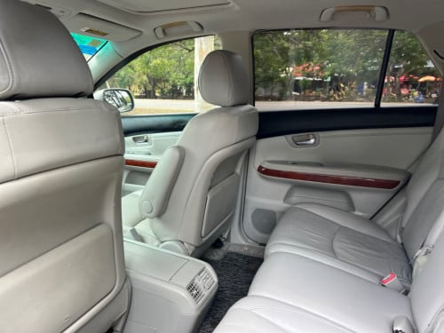 Lexus 330 pong 1 2004 នៅថ្មីណាស់