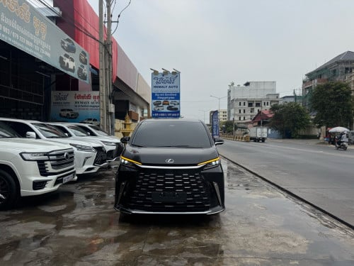 LEXUS LM350h 2025 VIP 4seat ថ្នាំហ្សុីន 1ជុំ 10000kmតិច តម្លៃល្អបង ឡាននៅថ្មីដូចខ្លាញ់គោ