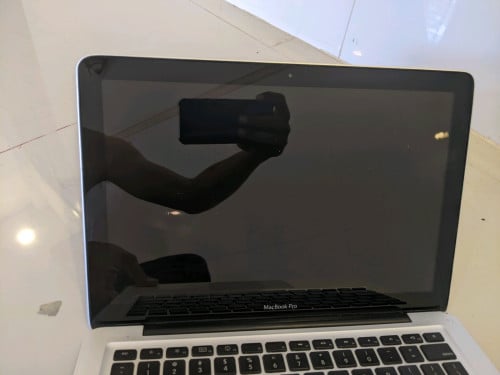 MacBook pro កាប់សាច់