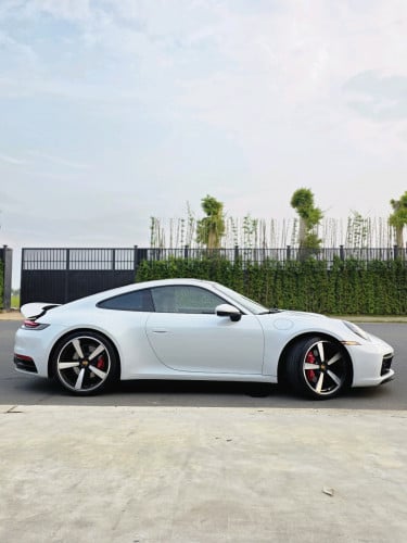 Porsches Carrera S ក្រដាសពន្ធថ្មី