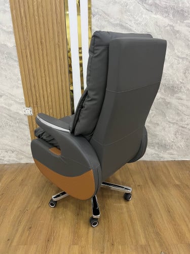 Premium boss chair