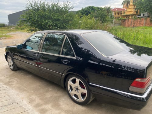 S320 យក្ស 98 ខ្មៅ ក្នុងខ្មៅតួវែង