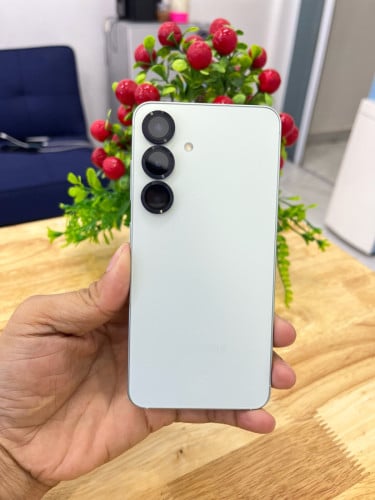 SAMSUNG GALAXY S25