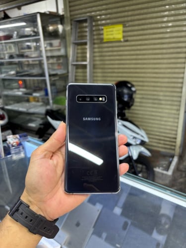 Samsung S10plus 128G Ram8G Sim2 ក្រុមហ៊ុនសានុំស្រុីន