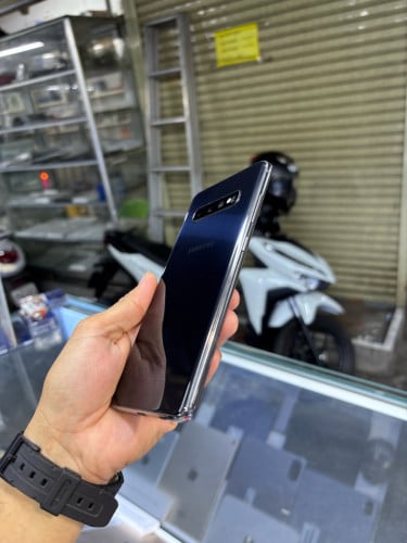 Samsung S10plus 128G Ram8G Sim2 ក្រុមហ៊ុនសានុំស្រុីន