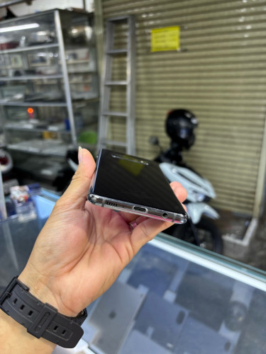 Samsung S10plus 128G Ram8G Sim2 ក្រុមហ៊ុនសានុំស្រុីន