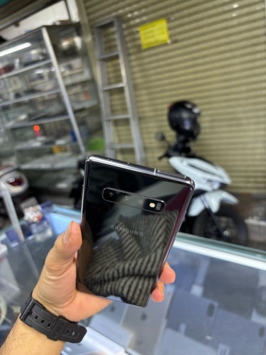 Samsung S10plus 128G Ram8G Sim2 ក្រុមហ៊ុនសានុំស្រុីន