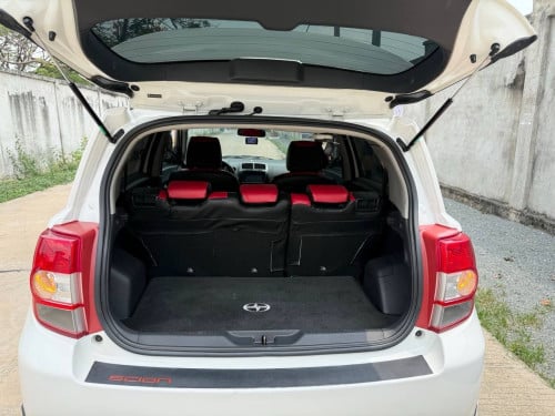SCION.  2008. Fulloption
