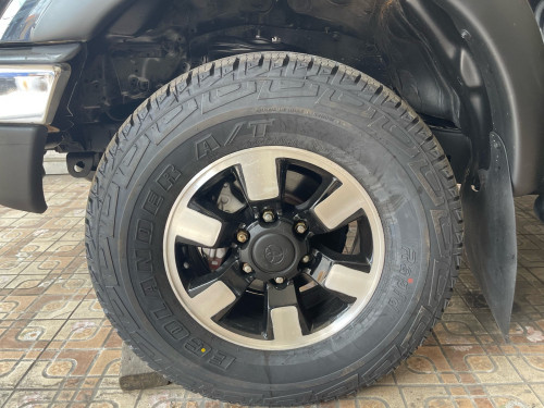 Tacoma ឆ្នាំ03 មានABS V6 ប៉ុង1ប៉ុងភ្លើង ឡានថ្មី
