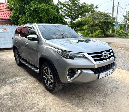 TOYOTA FORTUNER 2017 អូតូកាប់ពីតាស់