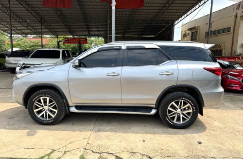 TOYOTA FORTUNER 2017 អូតូកាប់ពីតាស់
