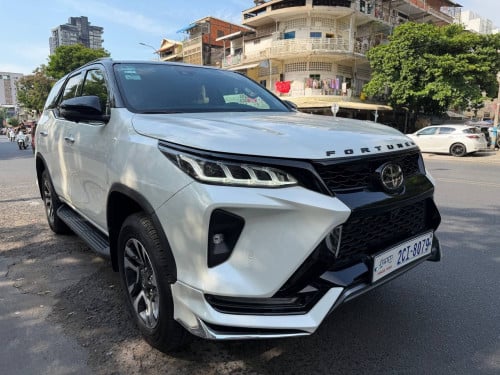 TOYOTA Fortuner Legender Modellistaឆ្នាំ 2025  សោ2គ្រាប់