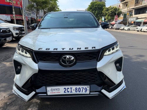 TOYOTA Fortuner Legender Modellistaឆ្នាំ 2025  សោ2គ្រាប់