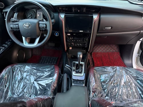 TOYOTA Fortuner Legender Modellistaឆ្នាំ 2025  សោ2គ្រាប់