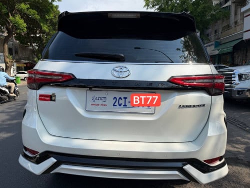 TOYOTA Fortuner Legender Modellistaឆ្នាំ 2025  សោ2គ្រាប់