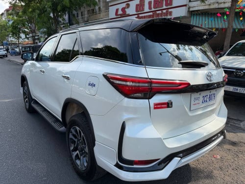 TOYOTA Fortuner Legender Modellistaឆ្នាំ 2025  សោ2គ្រាប់