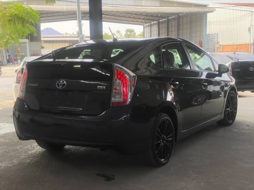 Toyota Prius 2012 option 2 ទេីបតែចូលស្តុកថ្មី តម្លៃល្អ បង់រំលស់សិក្សា១៥នាទីដកឡាន