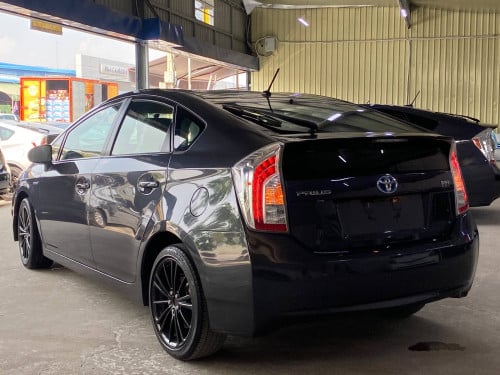 Toyota Prius 2012 option 2 ទេីបតែចូលស្តុកថ្មី តម្លៃល្អ បង់រំលស់សិក្សា១៥នាទីដកឡាន