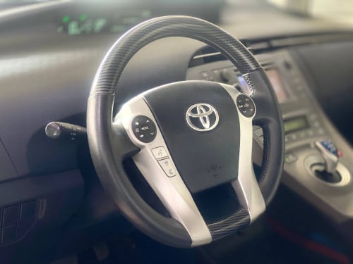 Toyota Prius 2012 option 2 ទេីបតែចូលស្តុកថ្មី តម្លៃល្អ បង់រំលស់សិក្សា១៥នាទីដកឡាន